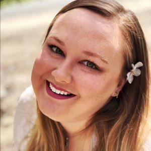 Meet your Posher, Annissa